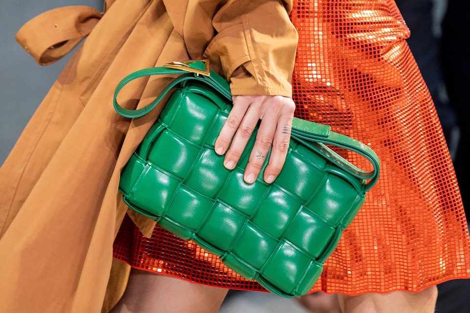 Cassette Leather Shoulder Bag in Green - Bottega Veneta