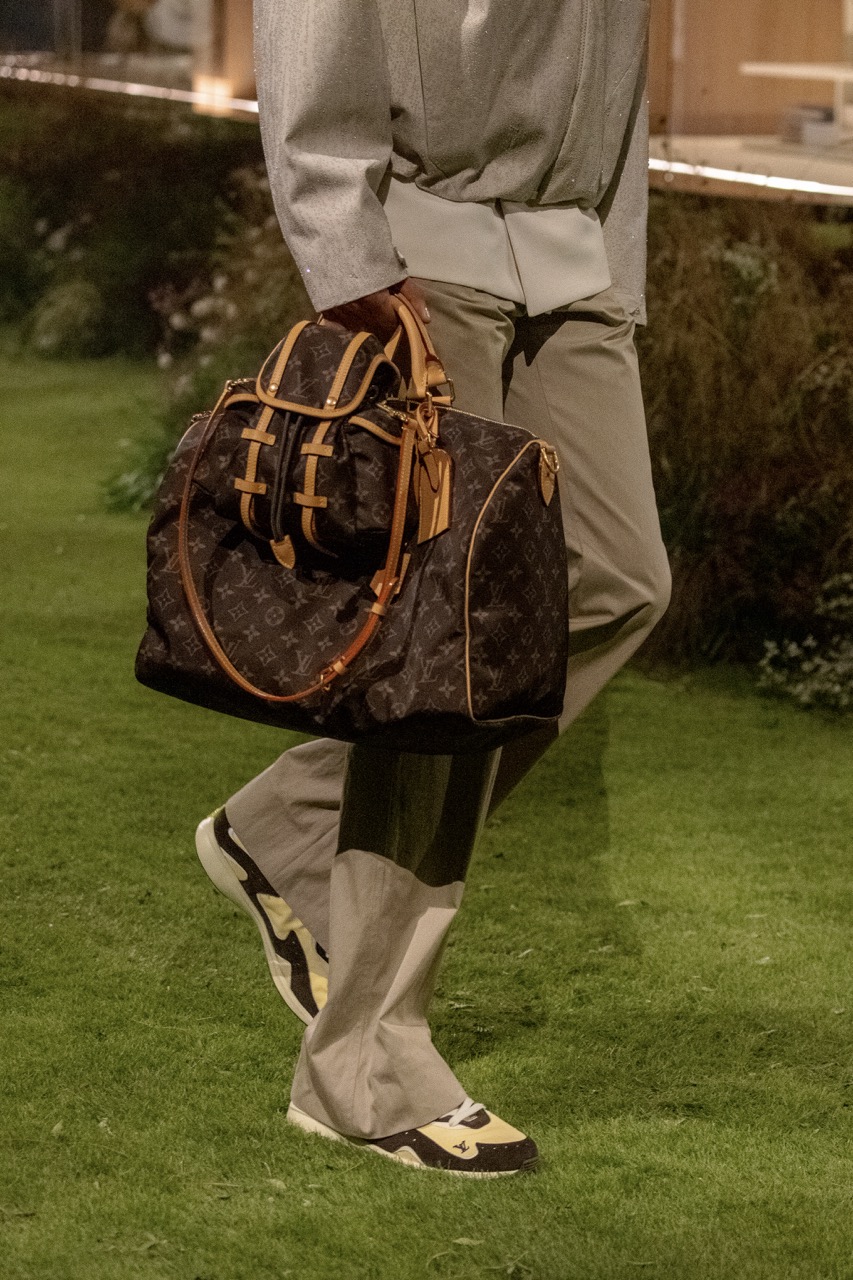 What’s new at Louis Vuitton? Silk Tech and the new Drop 300 shoe What’s new at Louis Vuitton? Silk Tech and the new Drop 300 shoe
